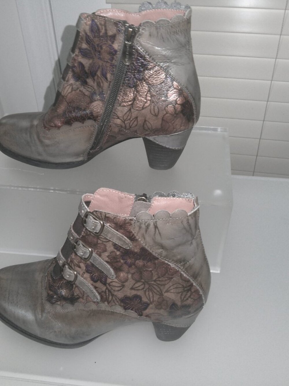 L’Artiste by Spring Step Floral Embossed Leather Ankle Boots Buckle EU 38 (7.5-8 - Picture 4 of 7
